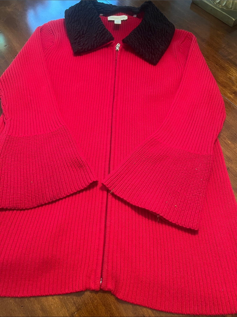 Removable Fur collared red zip up sweater  L